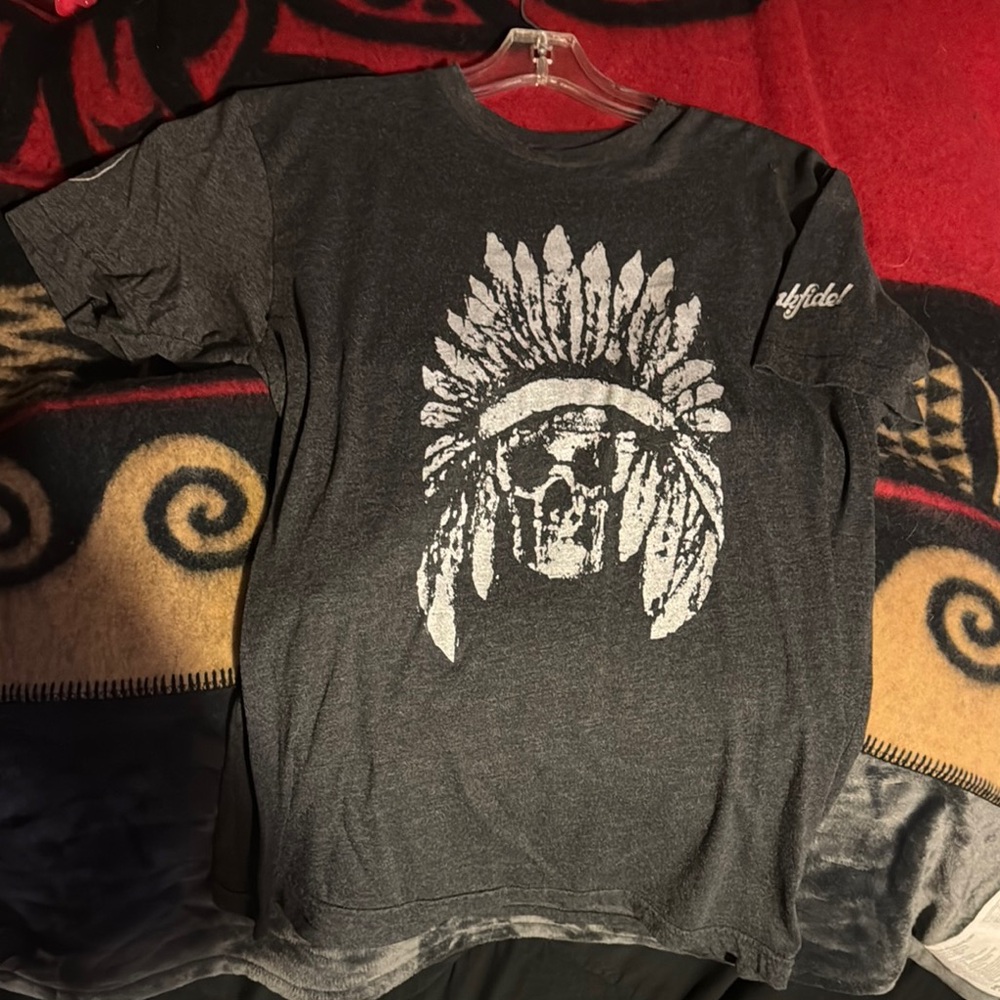 Gray Graphic T-Shirt with Skull Design